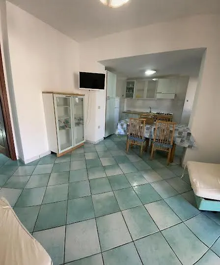 Casa Per 9 Persone Bbq Wi-Fi Apartment San Teodoro